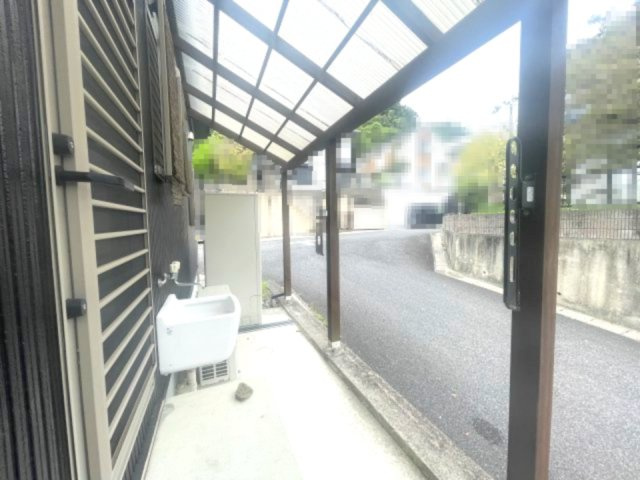 大津市和邇春日3丁目中古戸建の設備|サンルーム
