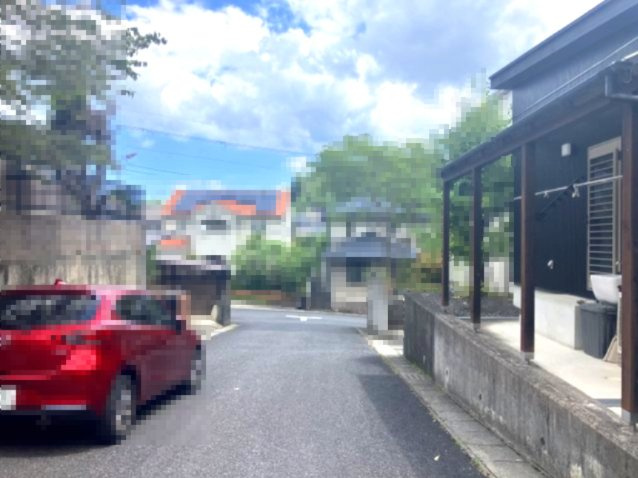 大津市和邇春日3丁目中古戸建の前面道路含む現地写真