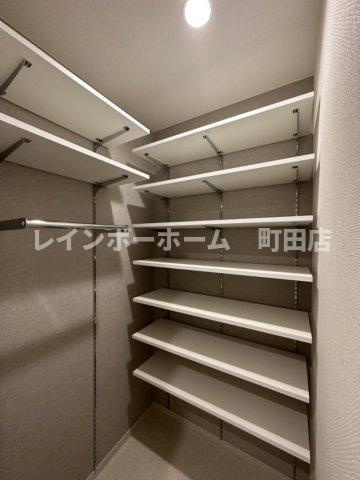 リブリ・大和南※初期費用分割あと払いサービス利用可能物件の玄関|シューズインクローゼット