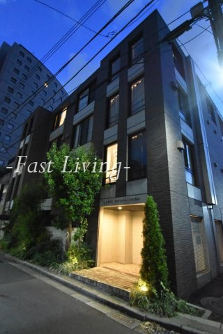 LAPiS四谷三丁目のエントランス