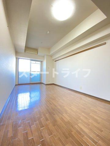 大阪市淀川区宮原１丁目の賃貸マンションの居間・リビング