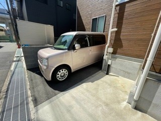 リブリ・魚崎の駐車場