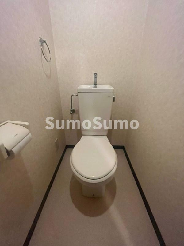 黒瀬ビルのトイレ|落ち着いた色調のトイレです