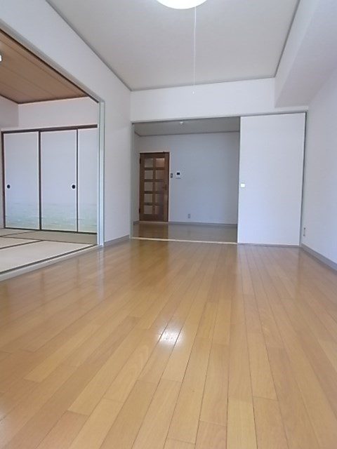 ジュエリー山手の居間・リビング