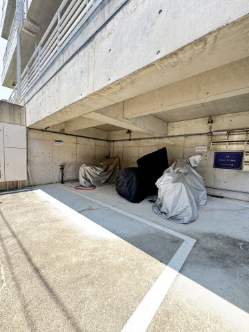神戸・山手アパートメントの駐車場