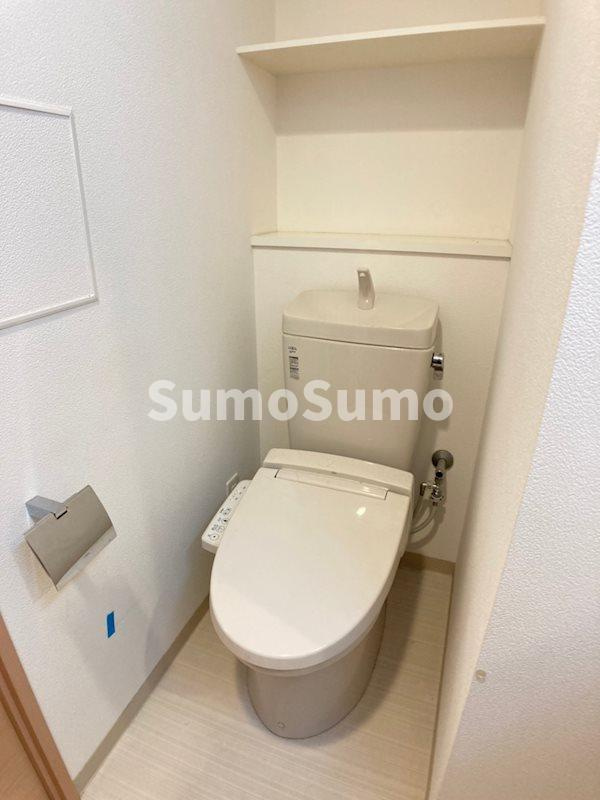 大阪市中央区博労町１丁目の賃貸マンションのトイレ