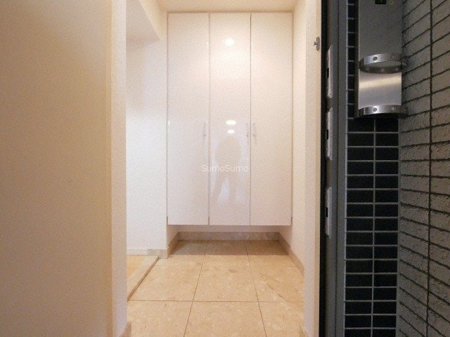 ユーレジデンス淀屋橋(旧:ジュネーゼグラン淀屋橋)の玄関