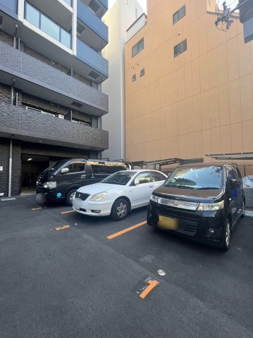 プレサンス南堀江ザ・センスの駐車場