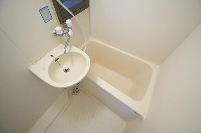 パラージュ西新の浴室
