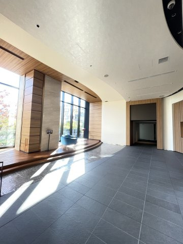 摩耶シティStation Gateのロビー