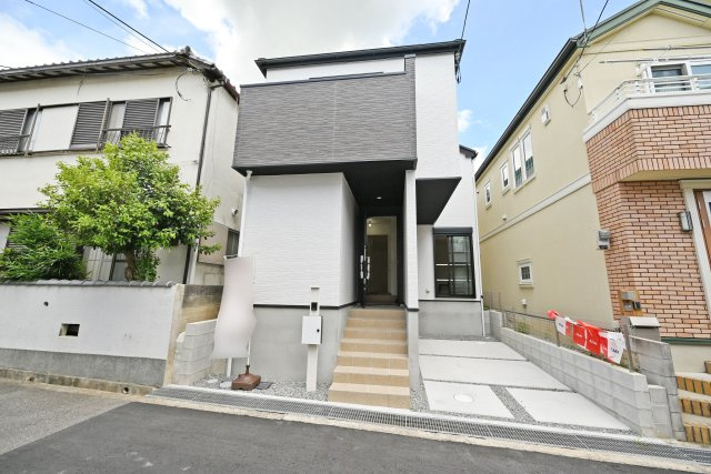 テラシエ箕面市新稲5丁目新築一戸建て｜４LDK＋駐車１台可