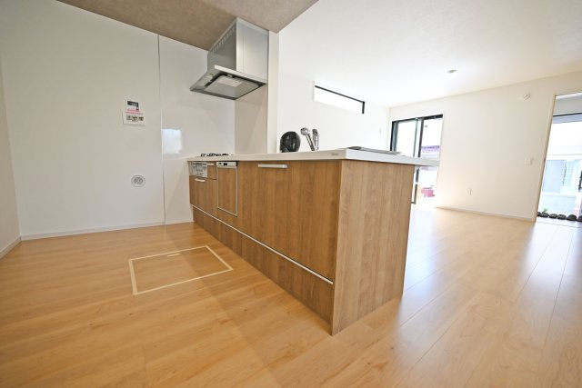 テラシエ箕面市新稲5丁目新築一戸建て｜４LDK＋駐車１台可のキッチン|お料理をしながら家族を見守ることができる対面式キッチン。小さなお子様がいらっしゃるご家庭でも安心です。