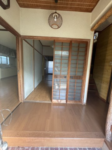 天神町５丁目貸家の玄関