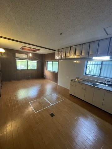 天神町５丁目貸家の居間・リビング