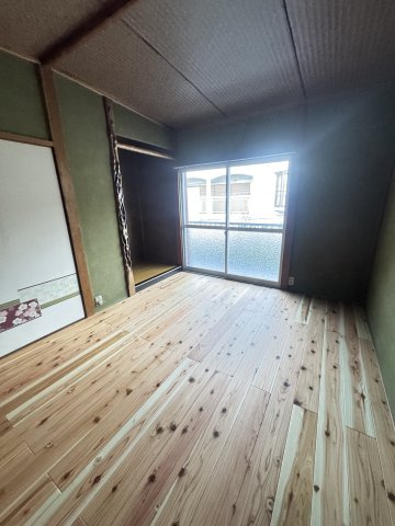 湊山町貸家の居間・リビング
