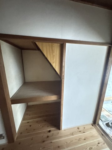 湊山町貸家の収納
