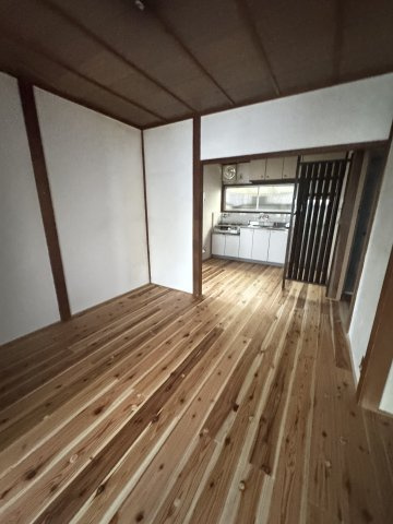 湊山町貸家の居間・リビング
