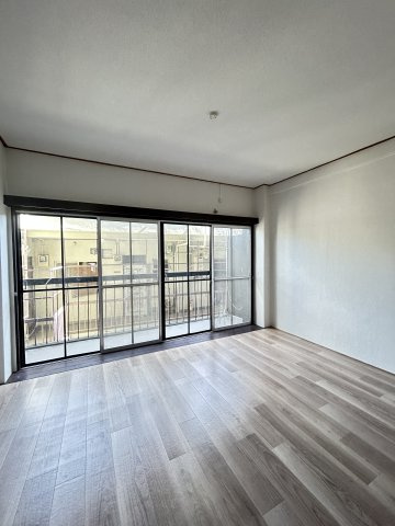 六甲台マンションの洋室
