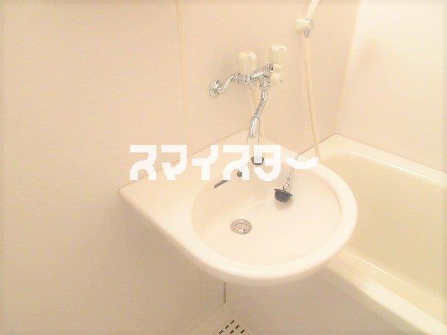 サクラメント南平の洗面所