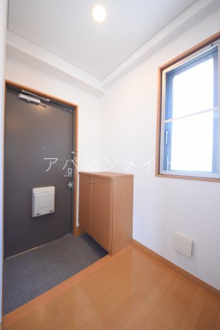 【玄関】 | Mフラット | 収納もある玄関です