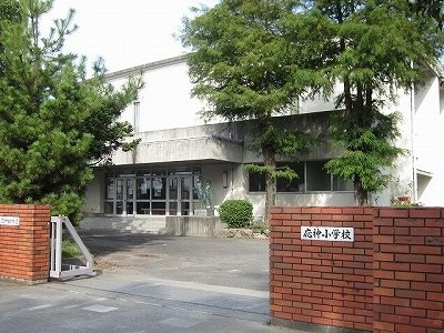 アヴォンリー　Ⅱの周辺|応神小学校まで1500m