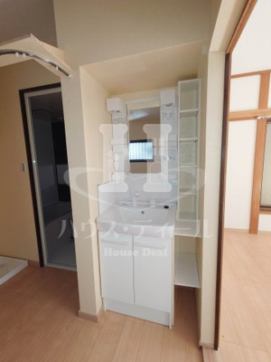 【独立洗面台】 | 鳩ヶ谷戸建て | 独立洗面台、小物を置くことができて便利です
