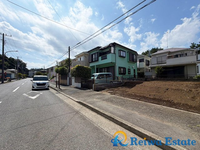 売地　藤沢市大庭の前面道路含む現地写真
