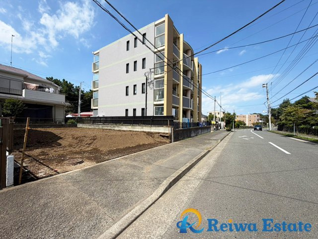 売地　藤沢市大庭の前面道路含む現地写真