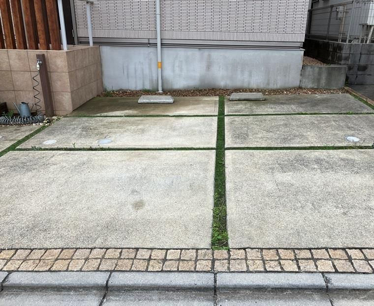 花咲戸建の駐車場