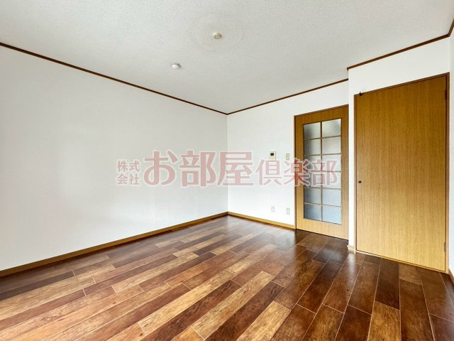 コンフォールHIの洋室|広々とした洋室です