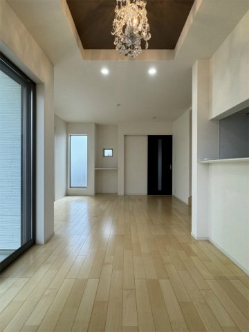 元和泉2丁目戸建ての居間・リビング|おしゃれなリビングです