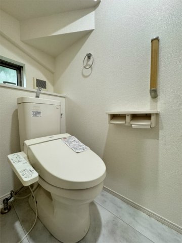 元和泉2丁目戸建てのトイレ|落ち着いた色調のトイレです