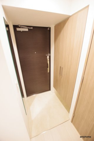 ラフォルム鎗屋町 仲介手数料無料の玄関