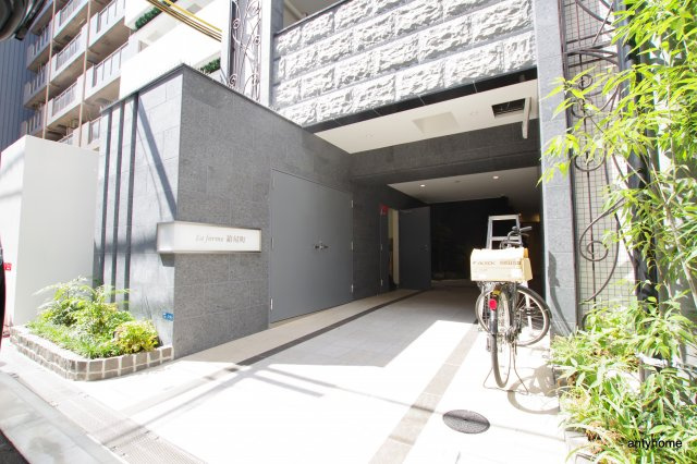 ラフォルム鎗屋町 仲介手数料無料のエントランス