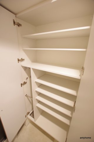 ラフォルム鎗屋町 仲介手数料無料の収納