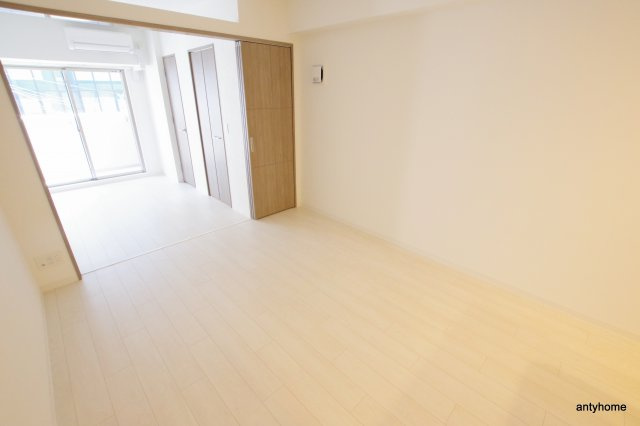 ラフォルム鎗屋町 仲介手数料無料の居間・リビング