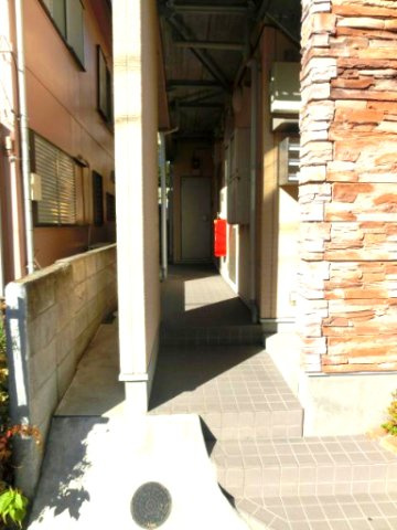 船橋市北本町２丁目のアパートのエントランス