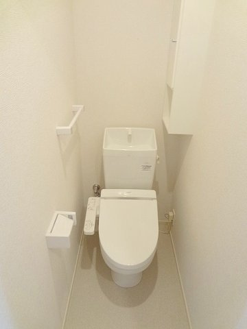 【トイレ】 | パーチェ魚住 | 清潔感のあるトイレです