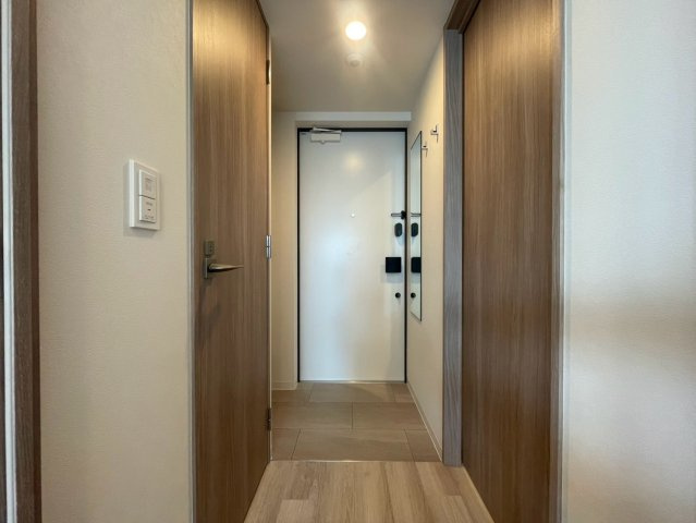 コンフォリア・リヴ本町WEST　Qの玄関