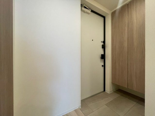 コンフォリア・リヴ本町WEST　Qの玄関