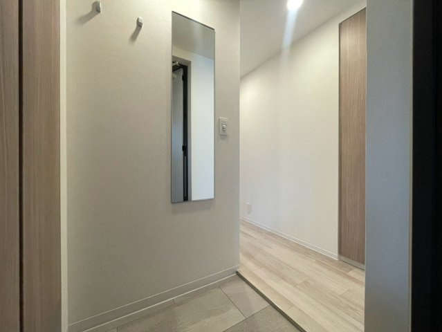 コンフォリア・リヴ本町WEST　Qの玄関