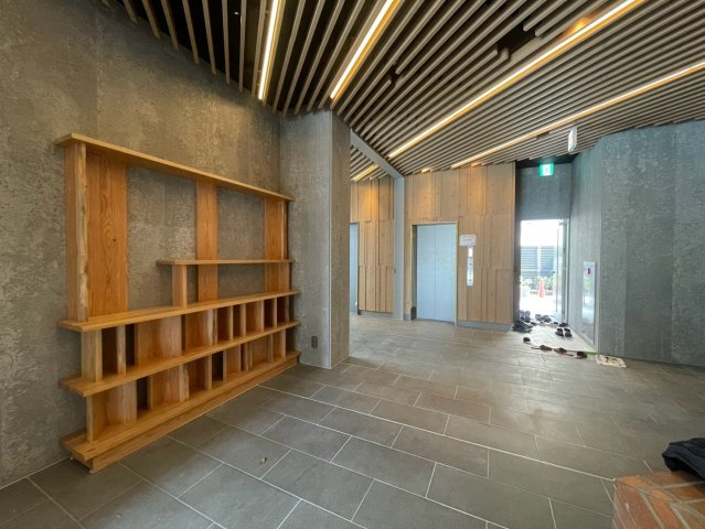 コンフォリア・リヴ本町WEST　Qのロビー