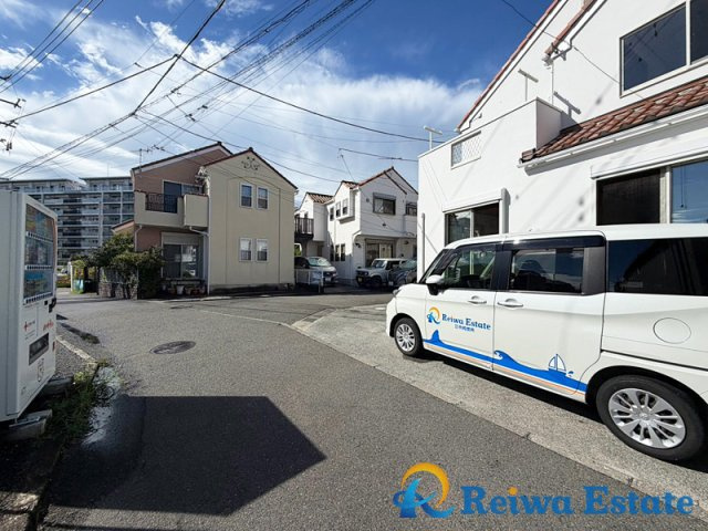 中古戸建　茅ヶ崎市南湖5丁目の前面道路含む現地写真