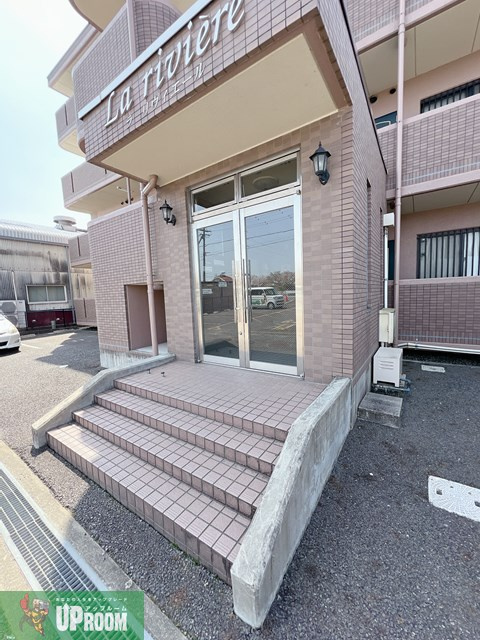 La riviereの駐車場