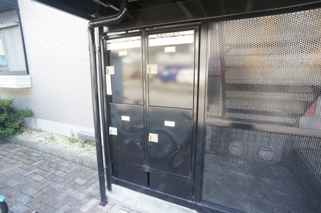 プリシェール山手壱番館のその他共用部分|宅配BOXもついています。