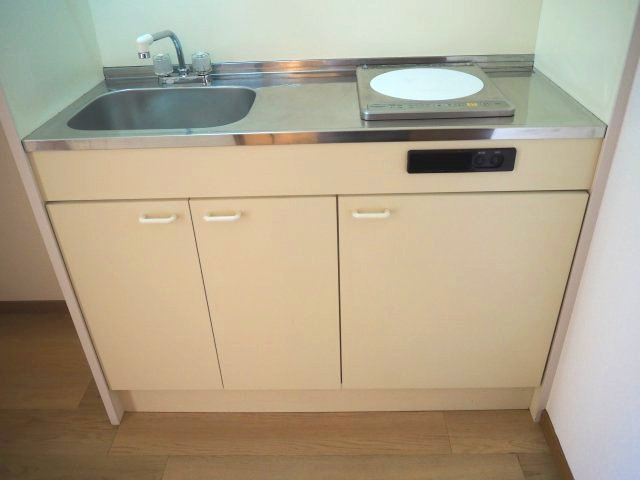 ガーデナーズ那珂川Ⅱのキッチン|コンパクトなキッチンで掃除もラクラク