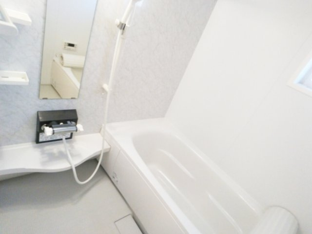 クレセント新町の浴室