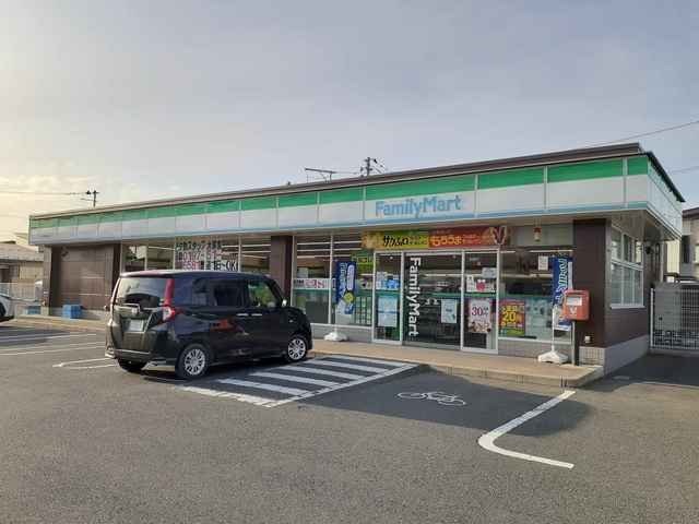 クラールの周辺|ファミリーマート　東中通り店まで600m