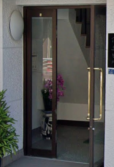 浦井ビルのエントランス