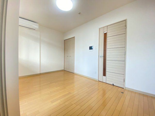 アーバンウェル茨木の洋室